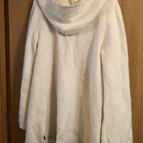 White Prana sweater with big buttons - Picture 5 of 7